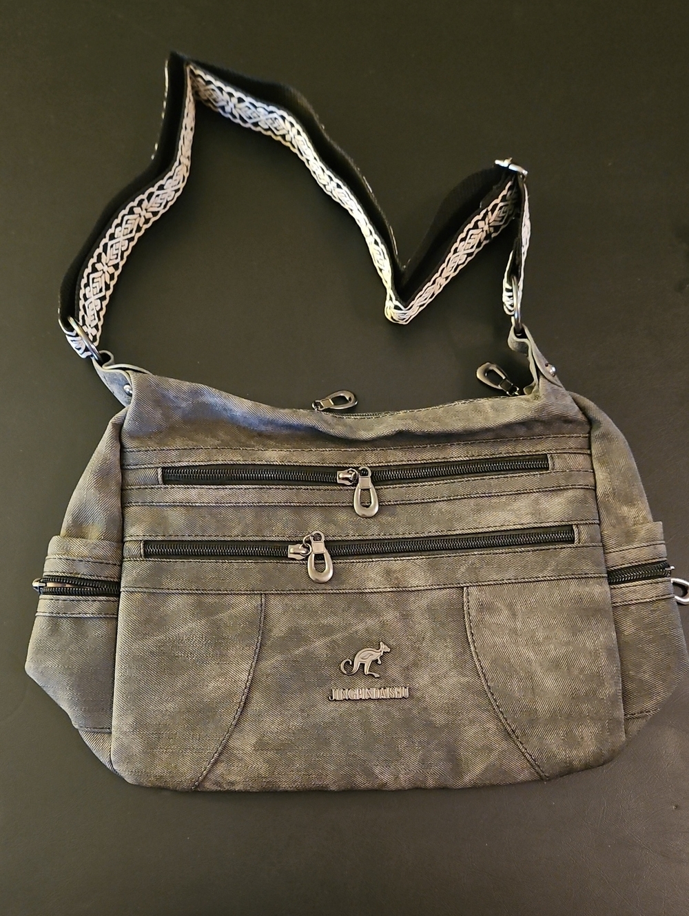 Kangaroo-Emblem Crossbody Bag in Distressed Gray